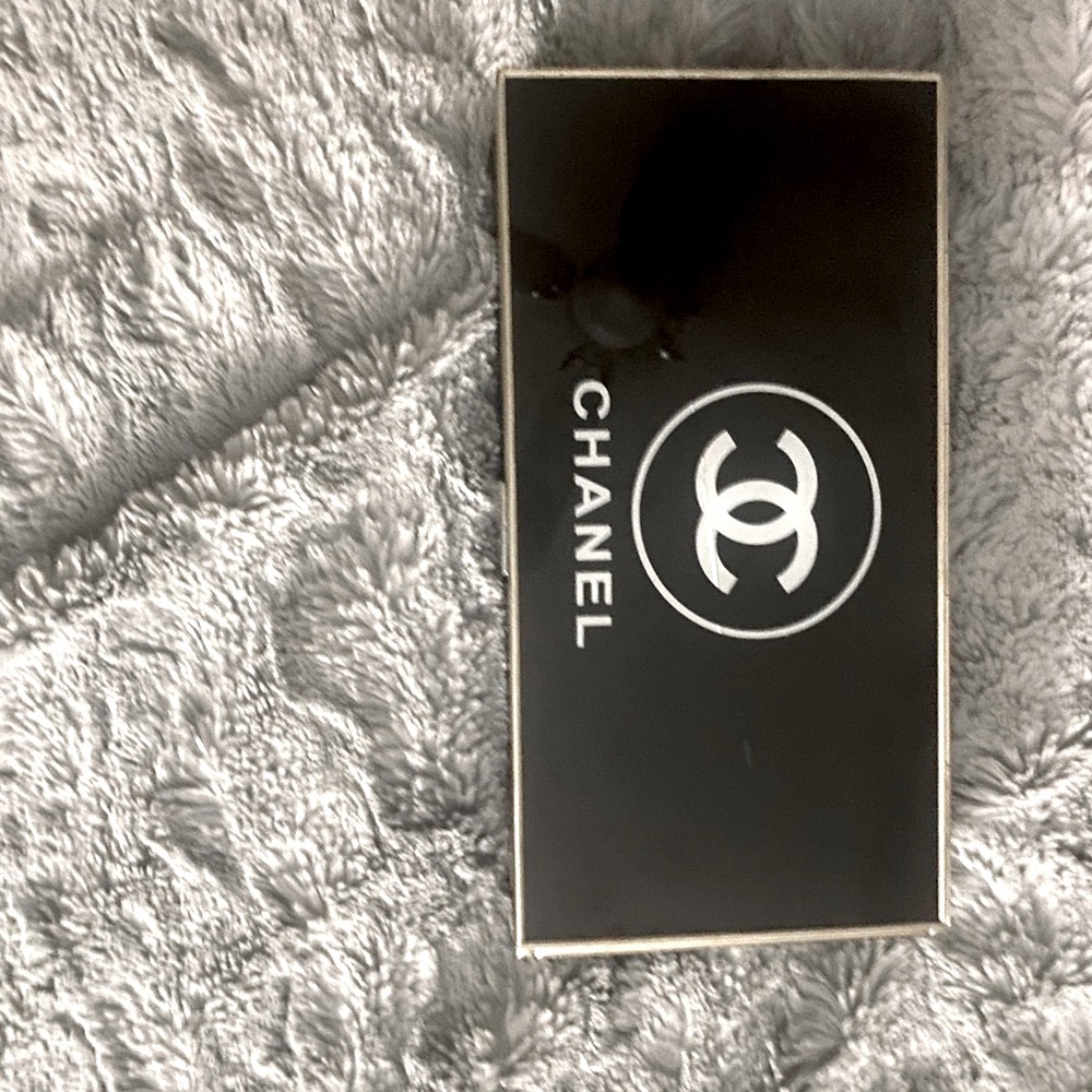 Chanel Black and White Logo Box, this will go fast ! - Picture 4 of 5